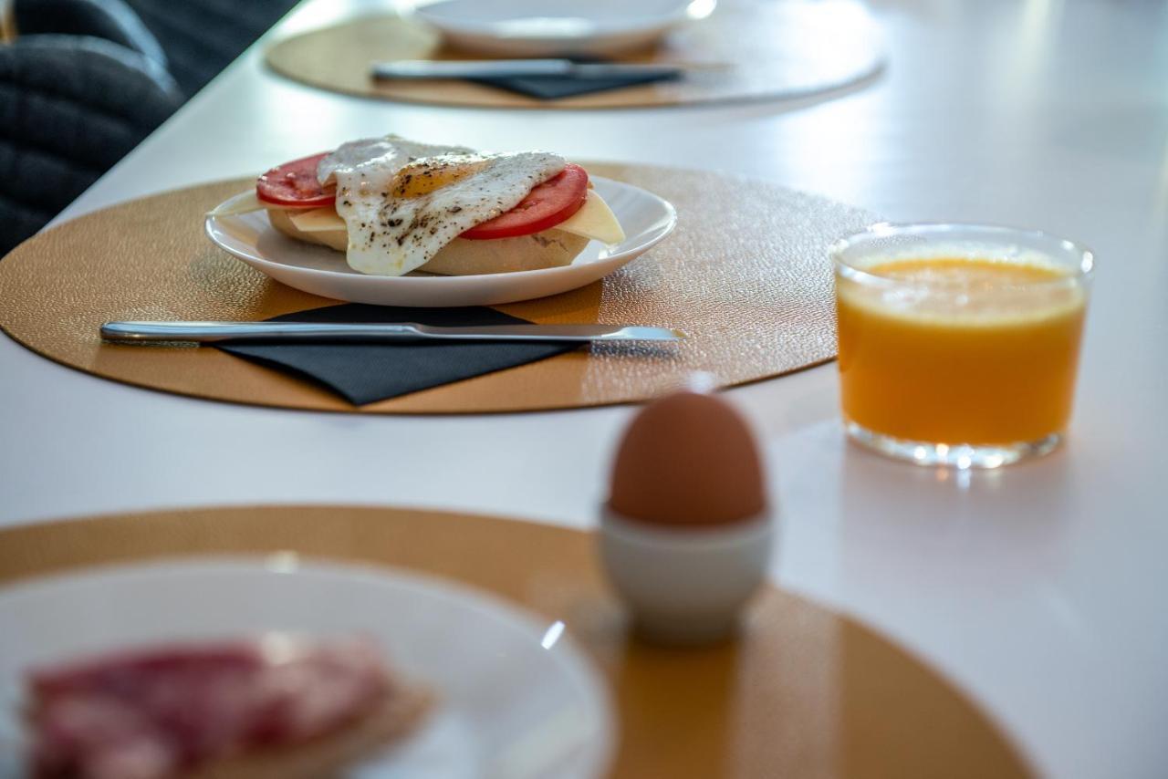 Arena Sevilla Bed & Breakfast 3*